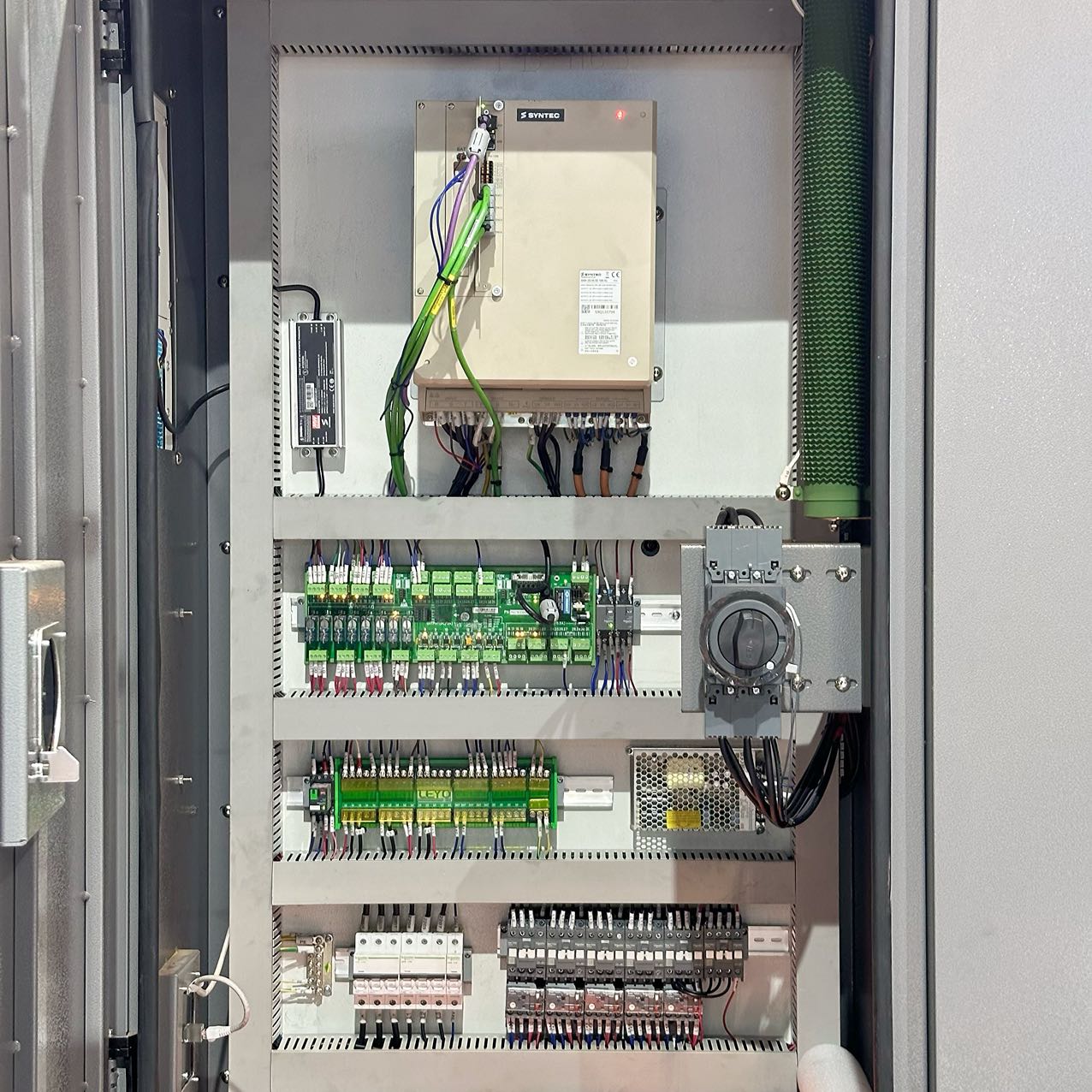 High-Performance 5 Axis CNC Machining Centre with 11kw Spindle